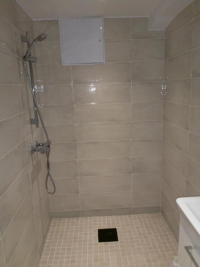 Renovated Semi- Basement 2 Bedrooms Furnished Apartment - Close To Everything In Мос Екстериор снимка