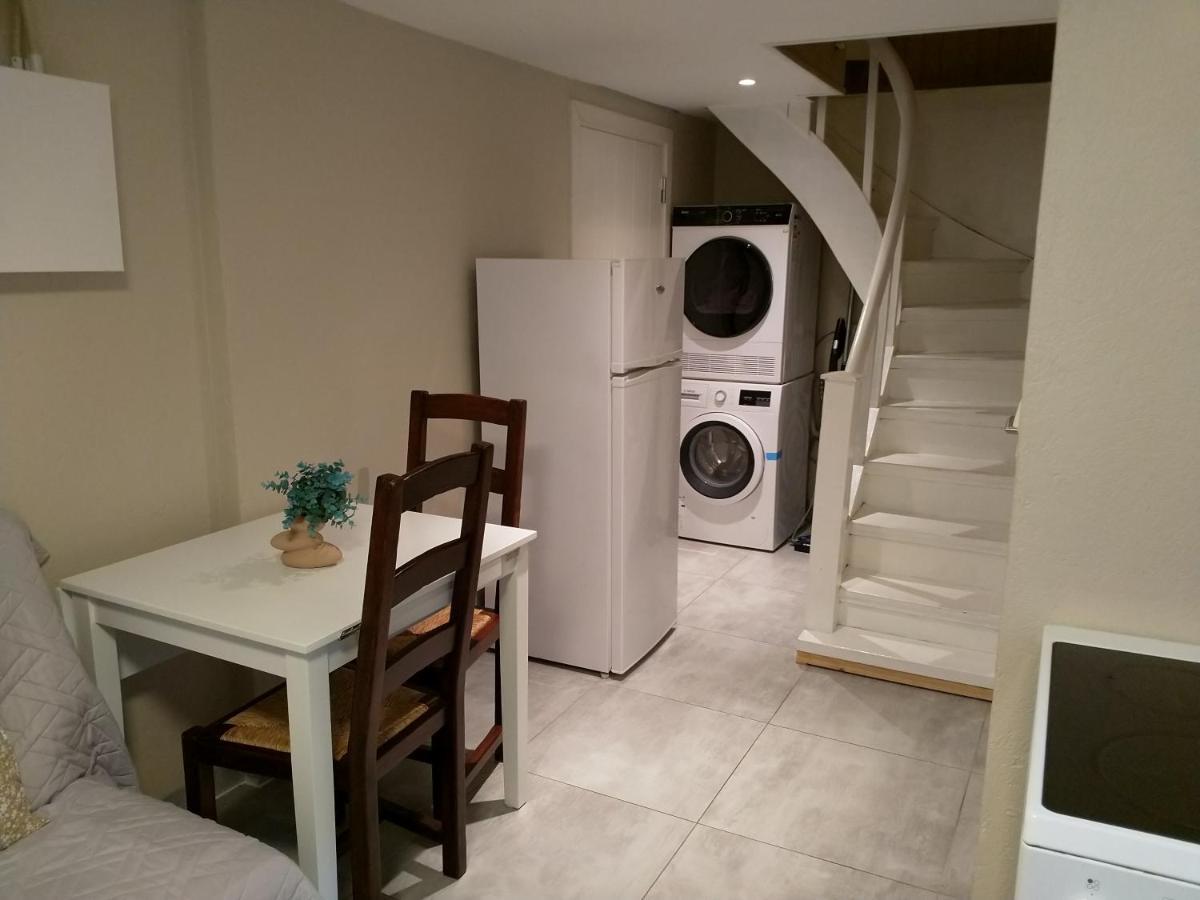 Renovated Semi- Basement 2 Bedrooms Furnished Apartment - Close To Everything In Мос Екстериор снимка