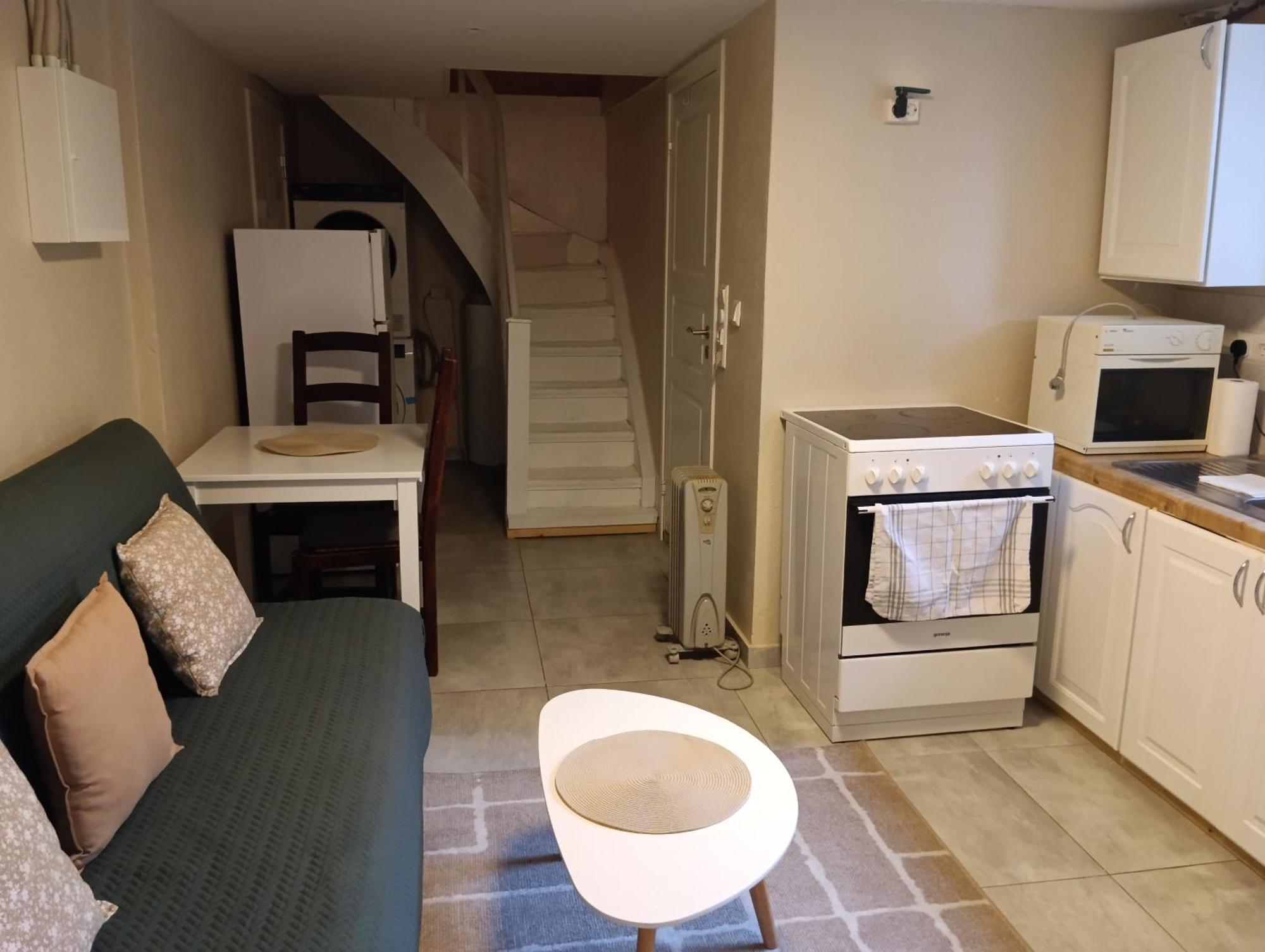 Renovated Semi- Basement 2 Bedrooms Furnished Apartment - Close To Everything In Мос Екстериор снимка